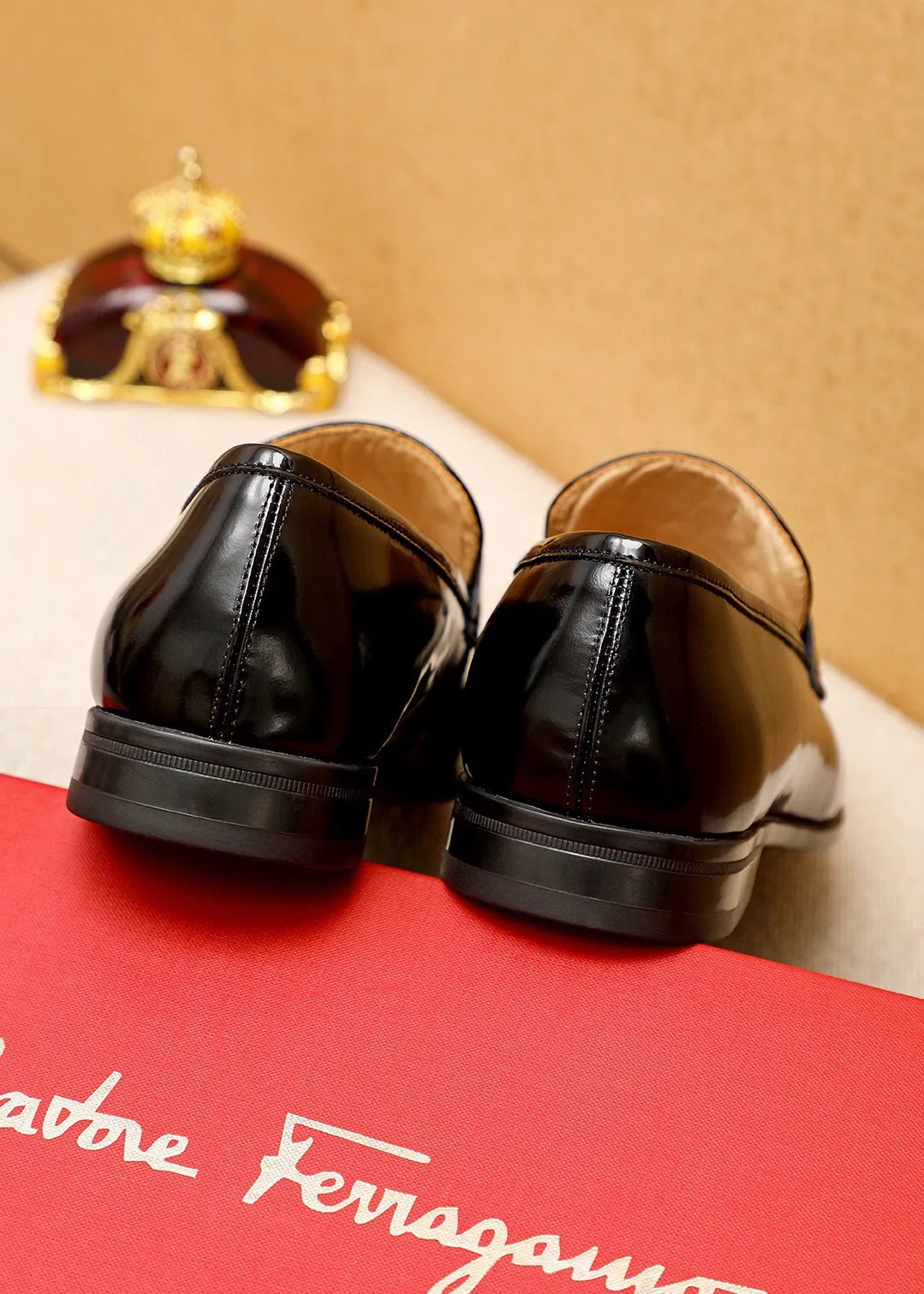 Men's shoes 💰480 💐 Product trademark: Ferragamo "Ferragamo" casual leather shoes Regular size: 38-44 (45🉑️customized) Product materials: Selected imported first-layer open-edge beaded cowhide upper + luxury hardware buckle, imported water-dyed cowhide leather lining. Strong three-dimensional visual effect, original rubber outsole Color: 3⃣️seed leather materials available